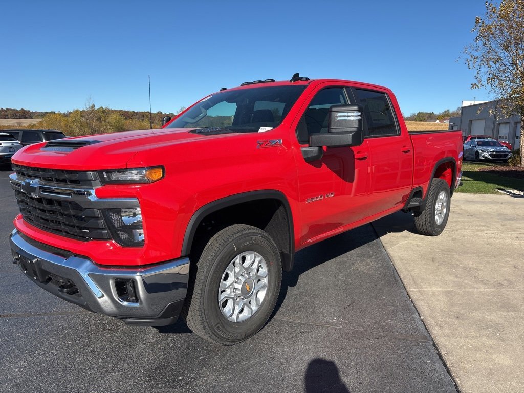 2026 Chevrolet Silverado 3500HD LT photo 3