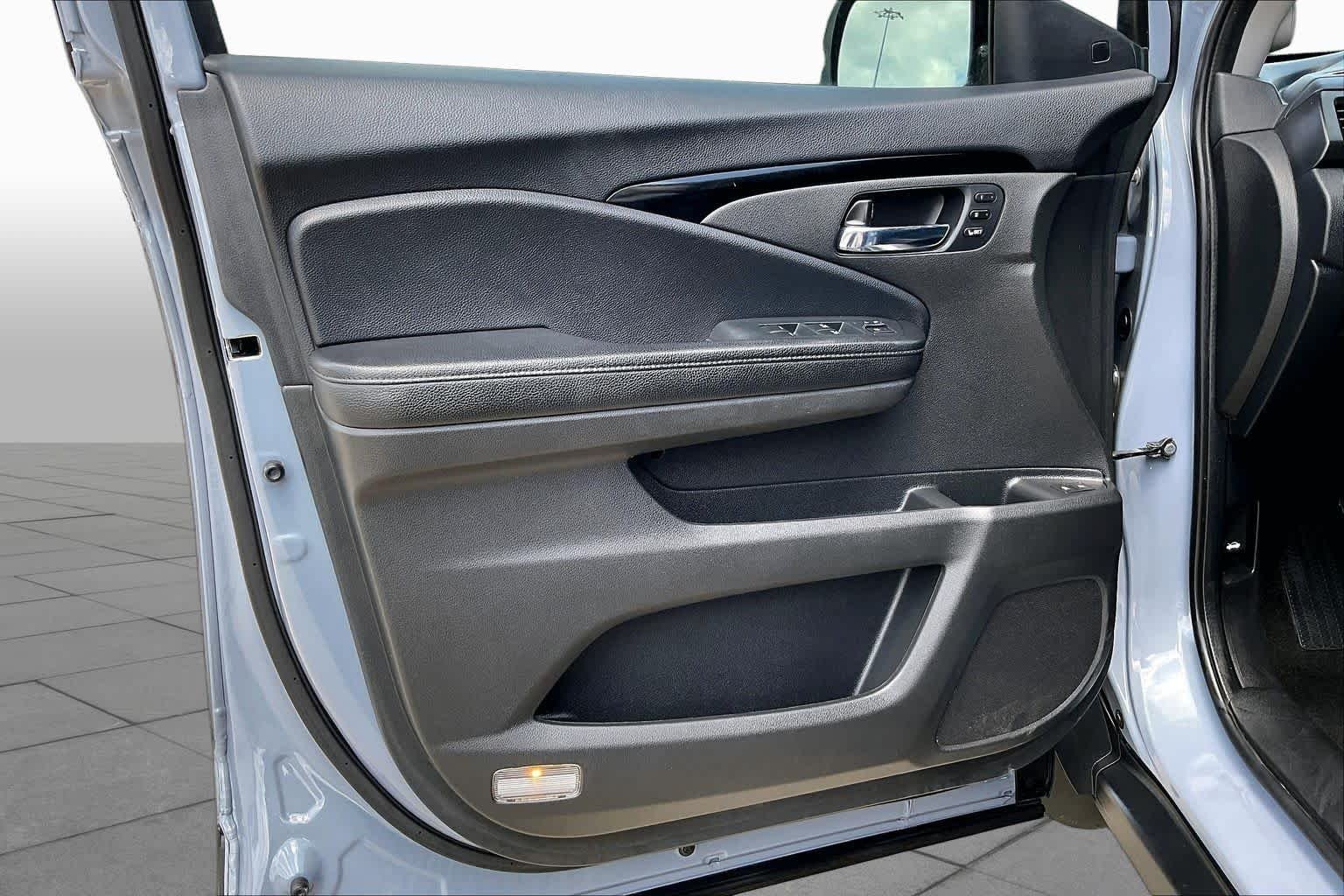 Used 2022 Sonic Gray Pearl Honda Touring 7-Passenger image 22