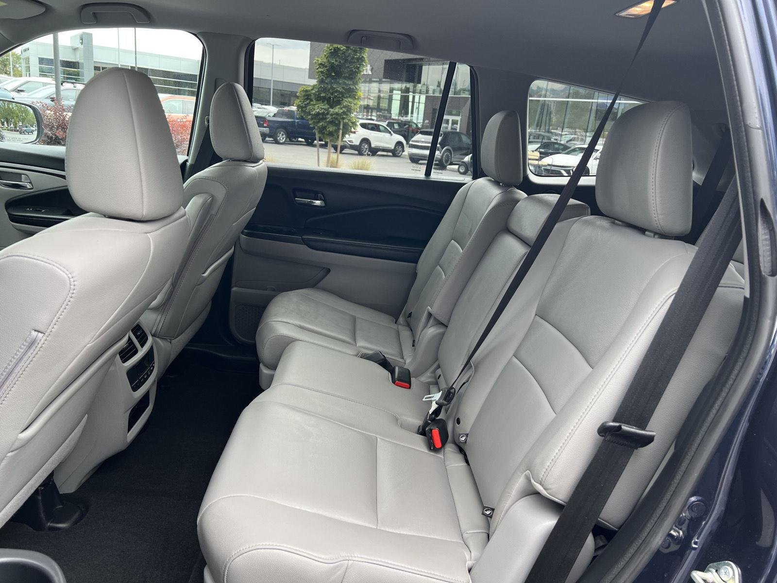 Used 2016 Blue Honda EX-L image 27
