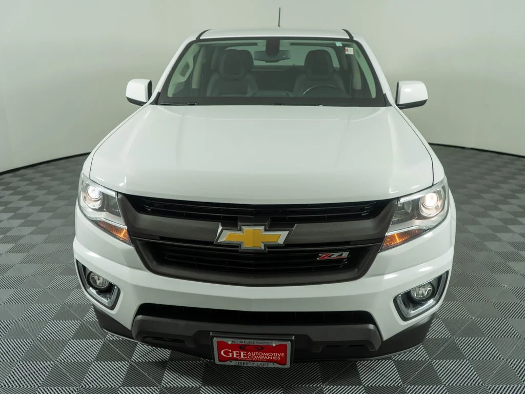 Used 2015 White Chevrolet Z71 image 2