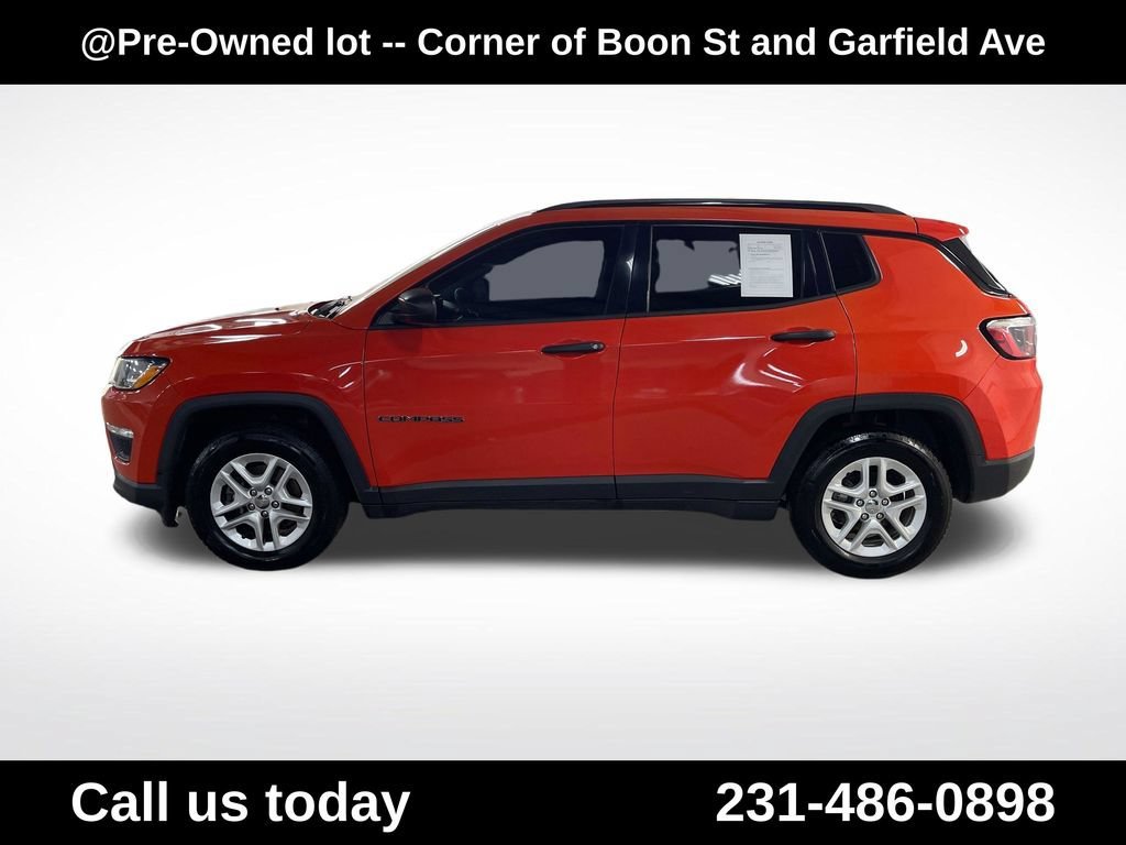 Used 2018  Jeep Sport image 2