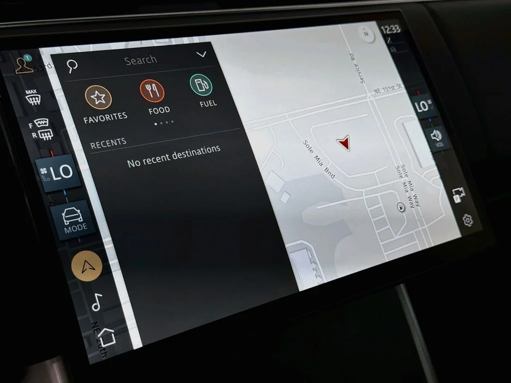 New 2026 Santorini Black Land Rover SE image 13