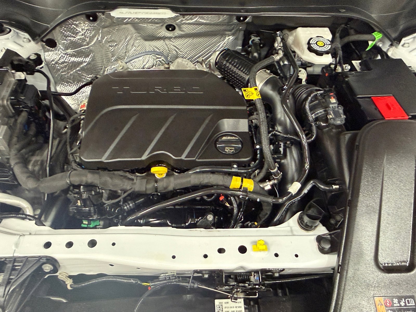 Used 2025 Summit White Chevrolet LT image 28