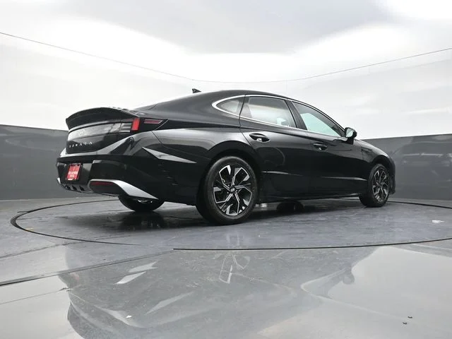 Used 2024 Black Hyundai SEL image 37