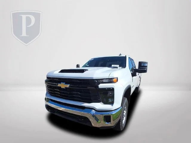 New 2026 Summit White Chevrolet WT image 11