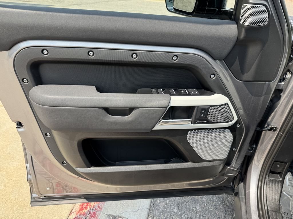 Used 2023 Gray Land Rover S image 13