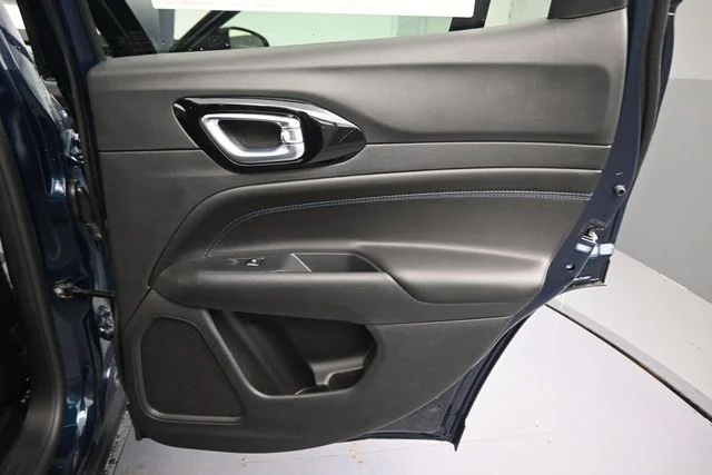New 2026 Fathom Blue Pearl-Coat Exterior Paint Jeep Latitude image 22