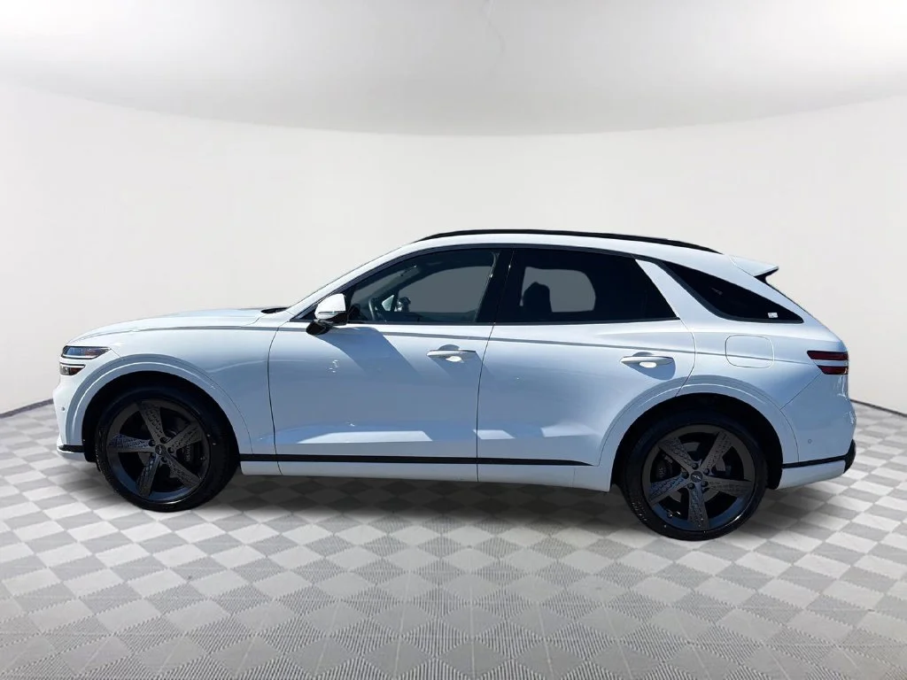 Used 2025 White Genesis 3.5T Sport image 8