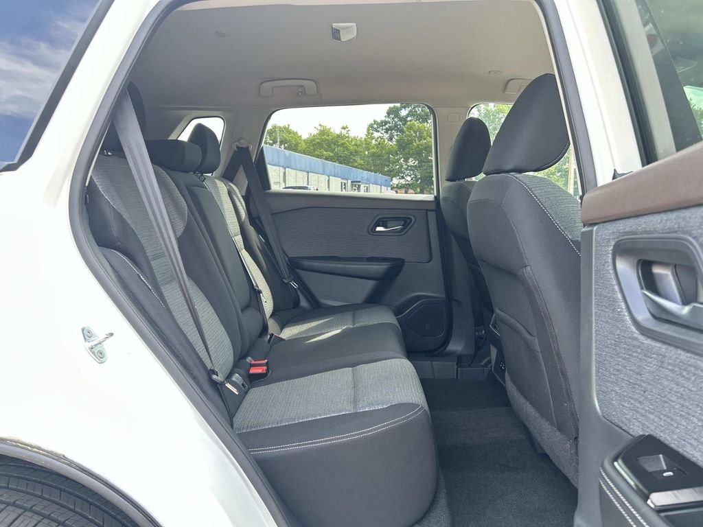 Used 2022 White Nissan SV image 17