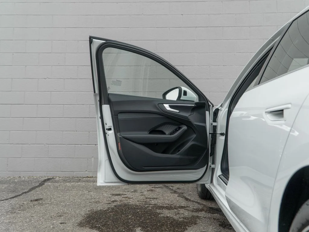 Used 2025 Glacier White Audi  image 15