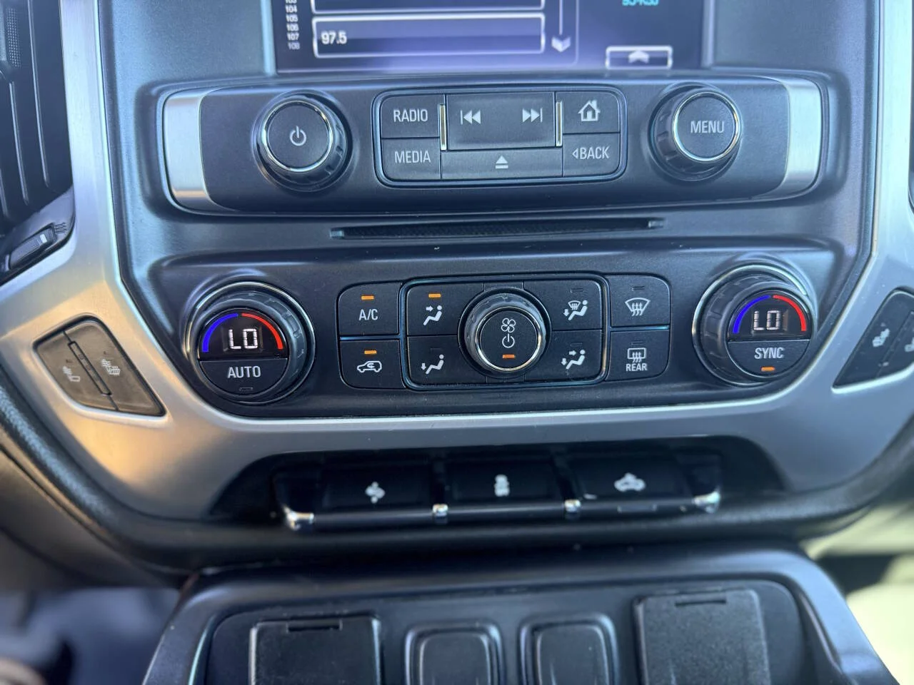 Used 2018 White GMC SLT 4x2 4dr Crew Cab 5.8 ft. SB image 25