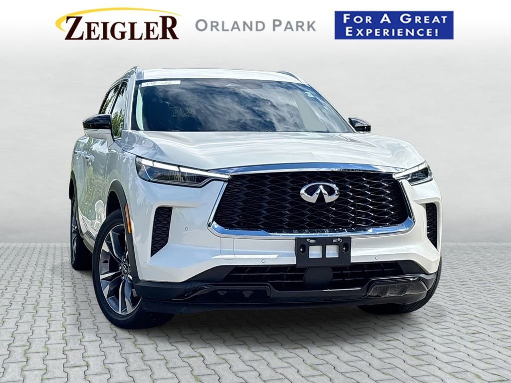 Certified Used 2023 Majestic White INFINITI LUXE image 1