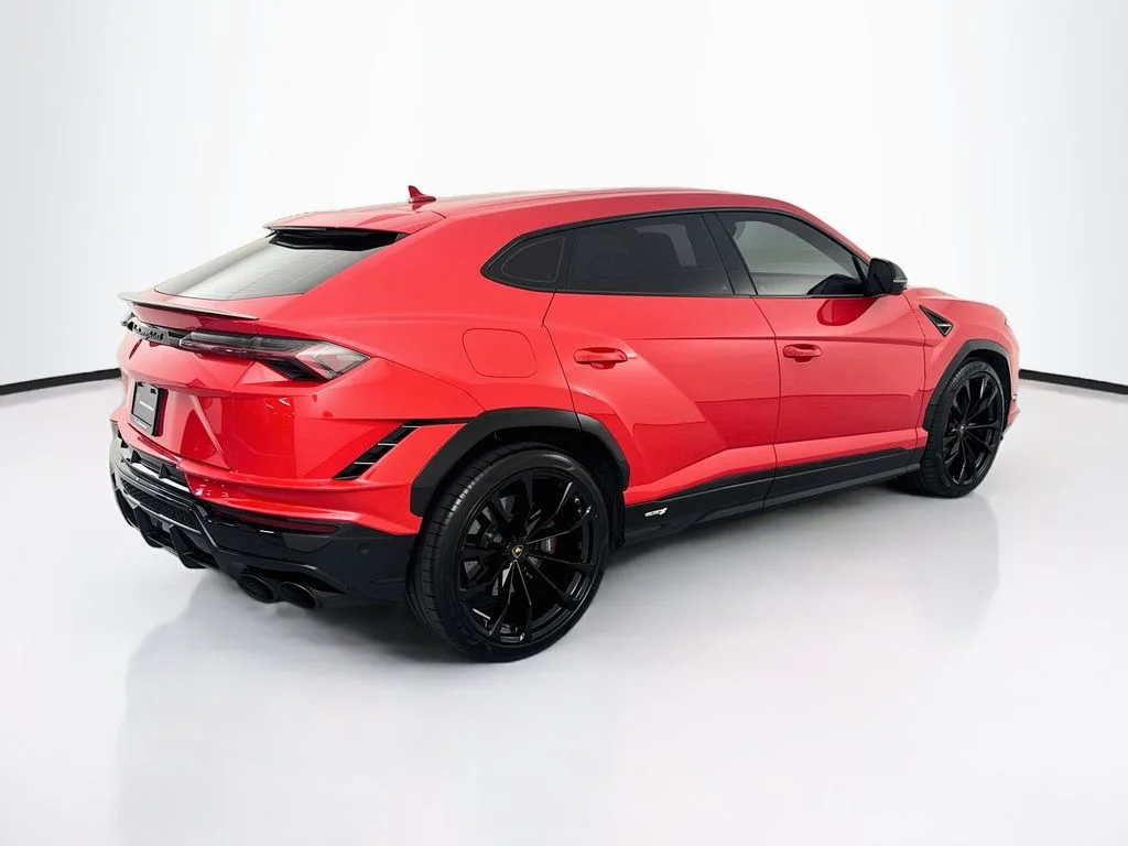 Used 2023 Red Lamborghini S image 5