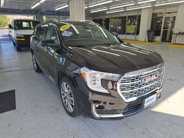 Used 2023 White GMC Denali image 7