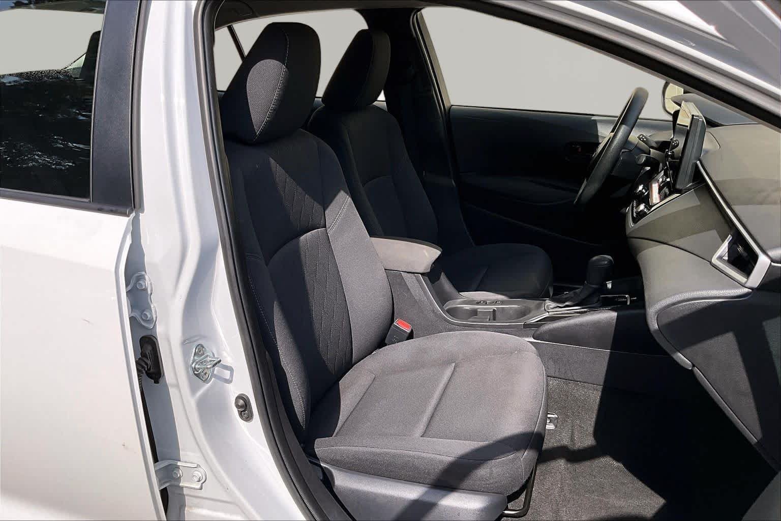 Used 2025 Ice Cap Toyota LE image 8