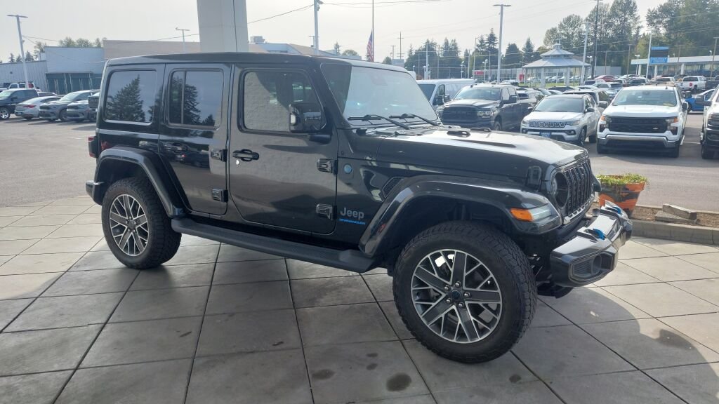 Used 2024 Black Jeep High Altitude 4xe image 3