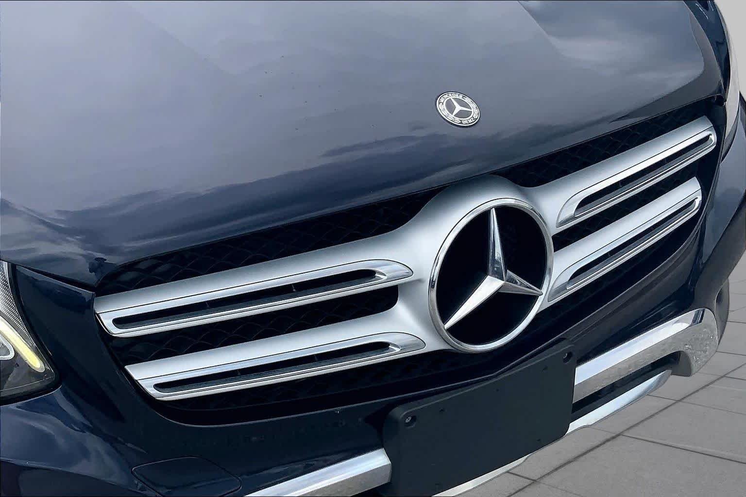 Used 2019 Lunar Blue Metallic Mercedes-Benz GLC 300 image 29