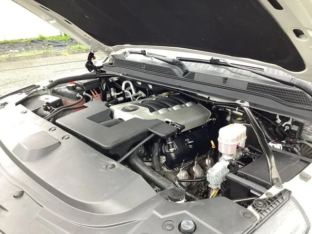 Used 2020 Crystal White Cadillac Luxury image 19