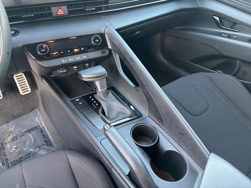 2025 Hyundai Elantra SEL - Photo 16
