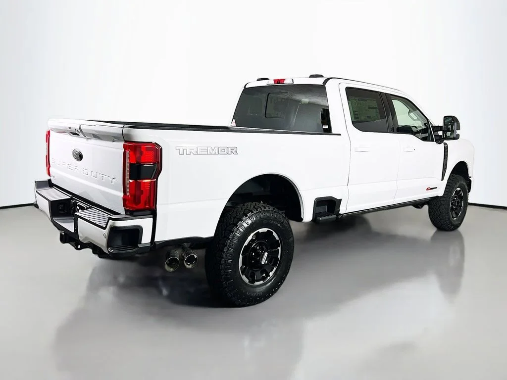 New 2026 Oxford White Ford Lariat image 15