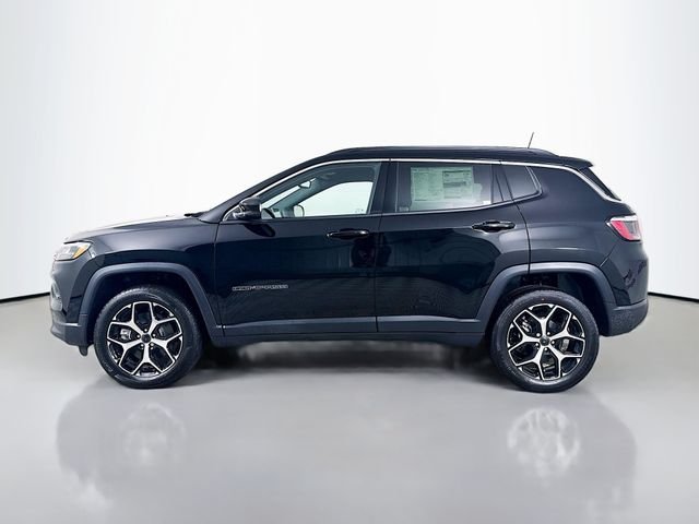 New 2026 Diamond Black Crystal Pearl-Coat Exterior Paint Jeep Limited image 4