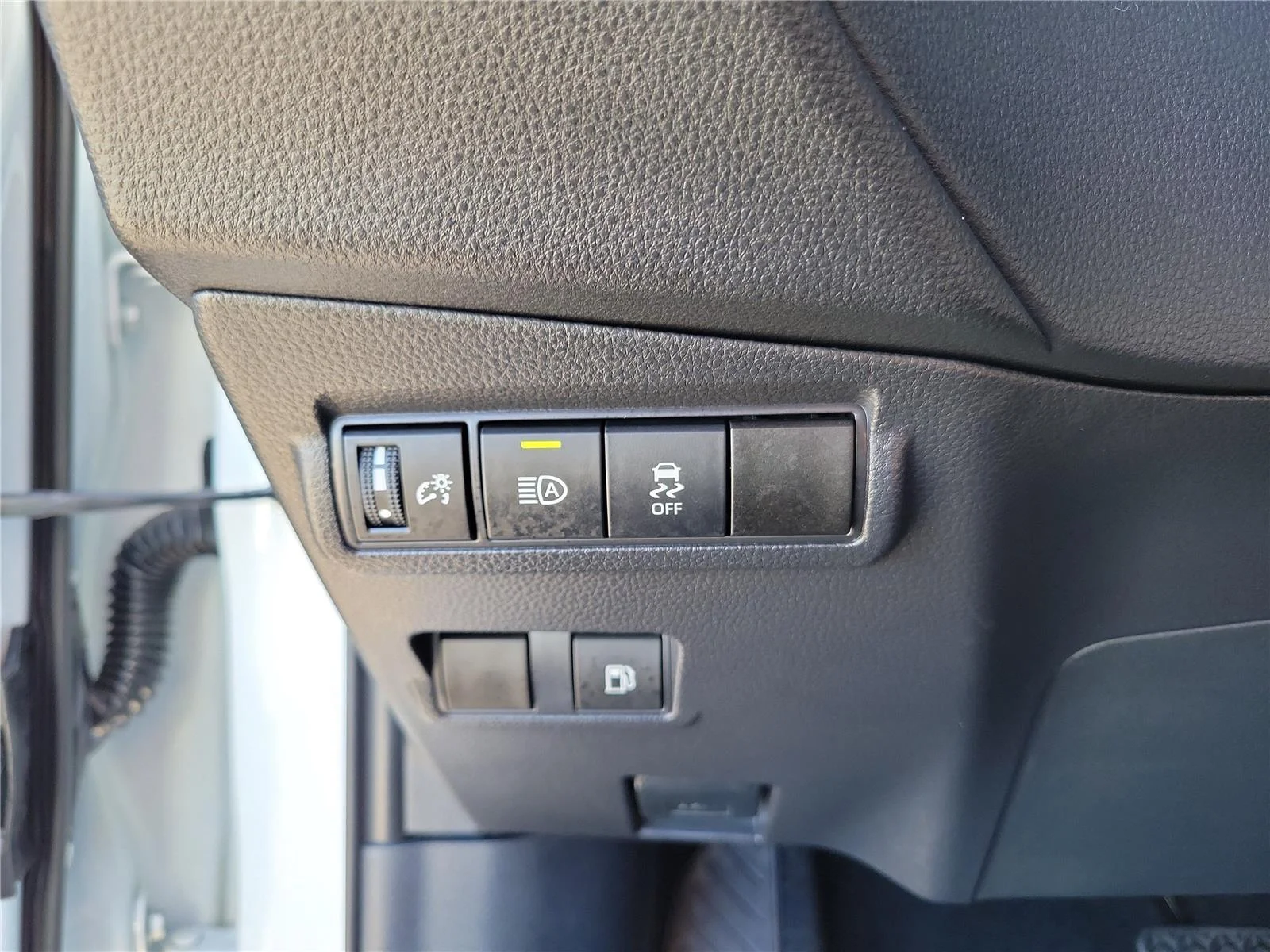 Used 2024 Wind Chill Pearl Toyota Hybrid SE image 22