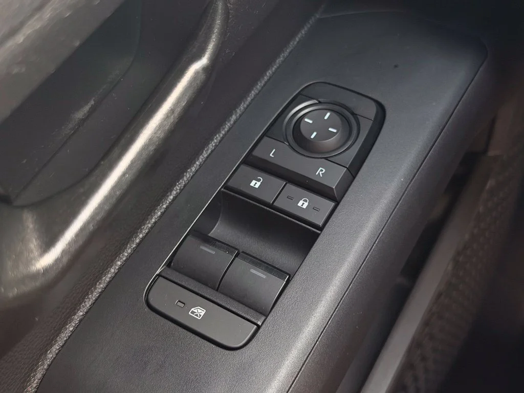 Used 2024  Toyota SR image 20