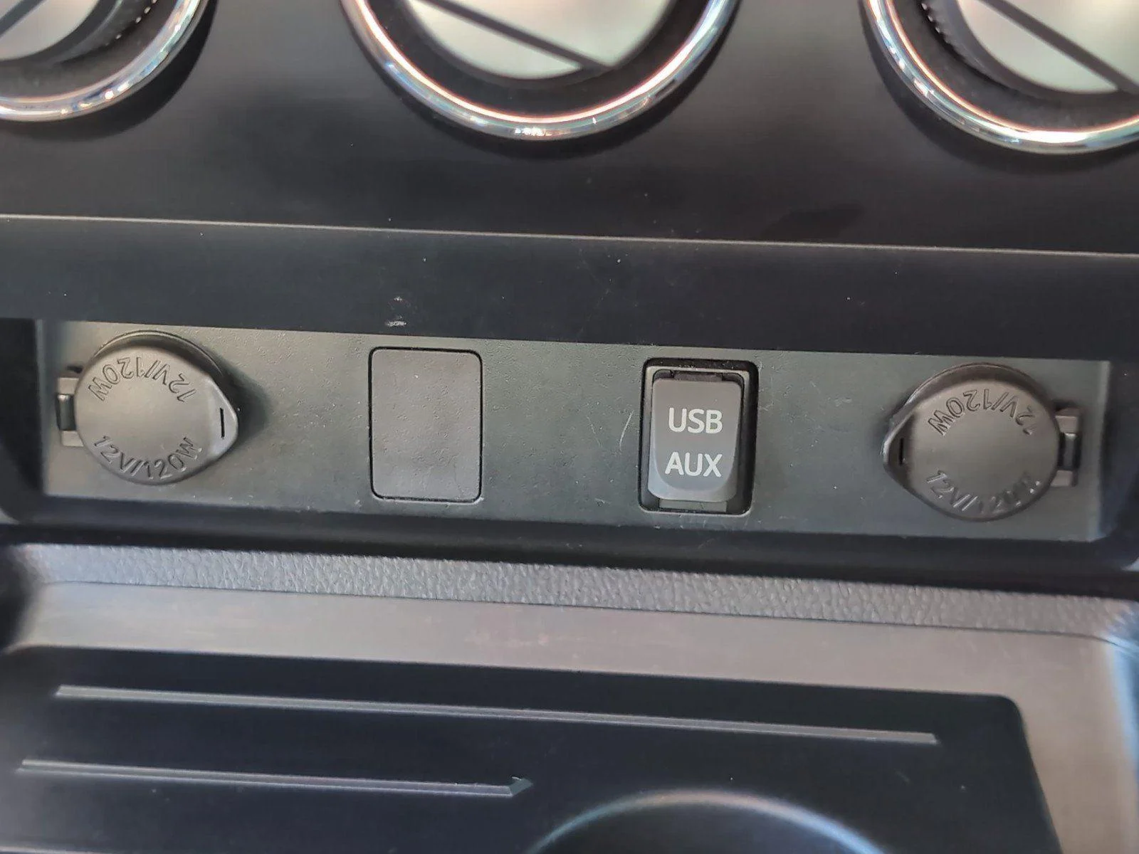 Used 2019 Midnight Black Metallic Toyota SR5 image 22