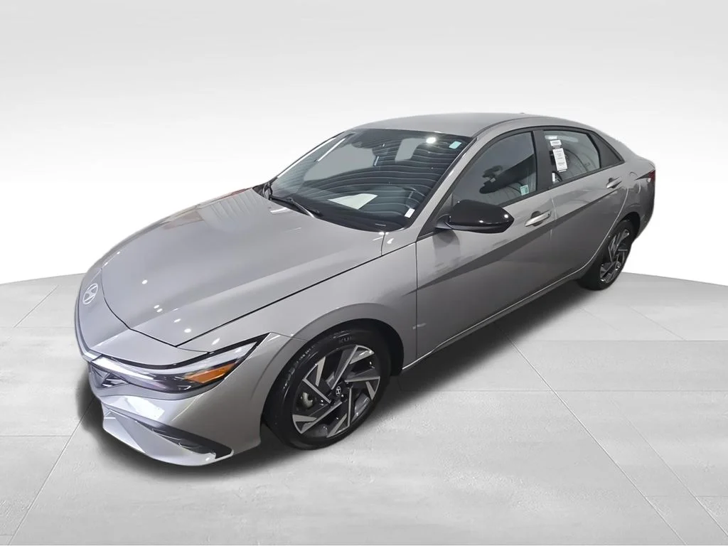 Used 2025 Silver Hyundai SEL Sport image 5