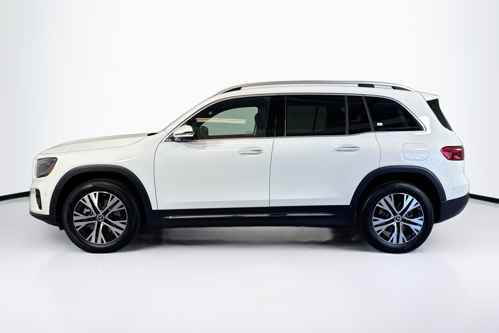 New 2026 Polar White Mercedes-Benz GLB 250 image 8