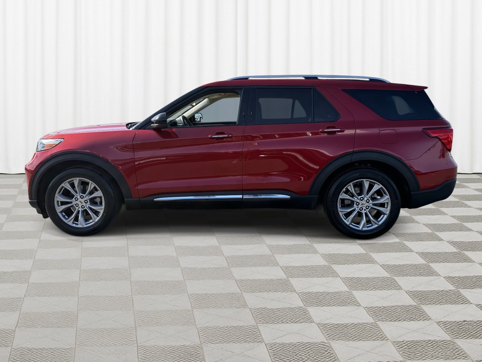 Used 2024 Rapid Red Metallic Tinted Clearcoat Ford Limited image 5