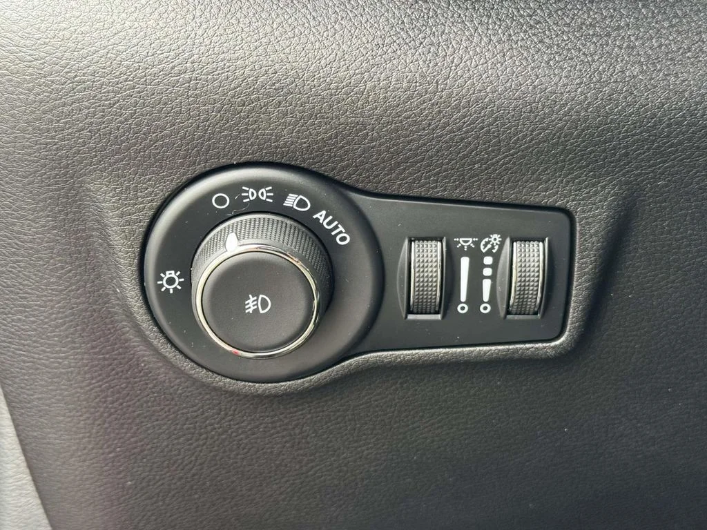 Used 2025 Red Jeep Limited image 27