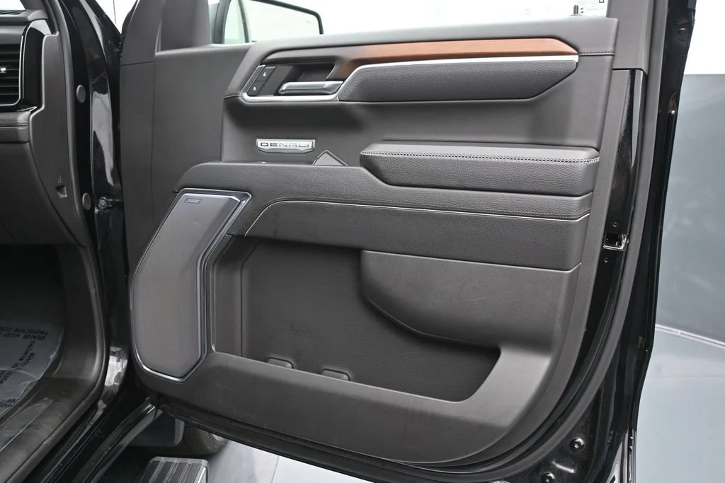 Used 2024 Onyx Black GMC Denali image 12