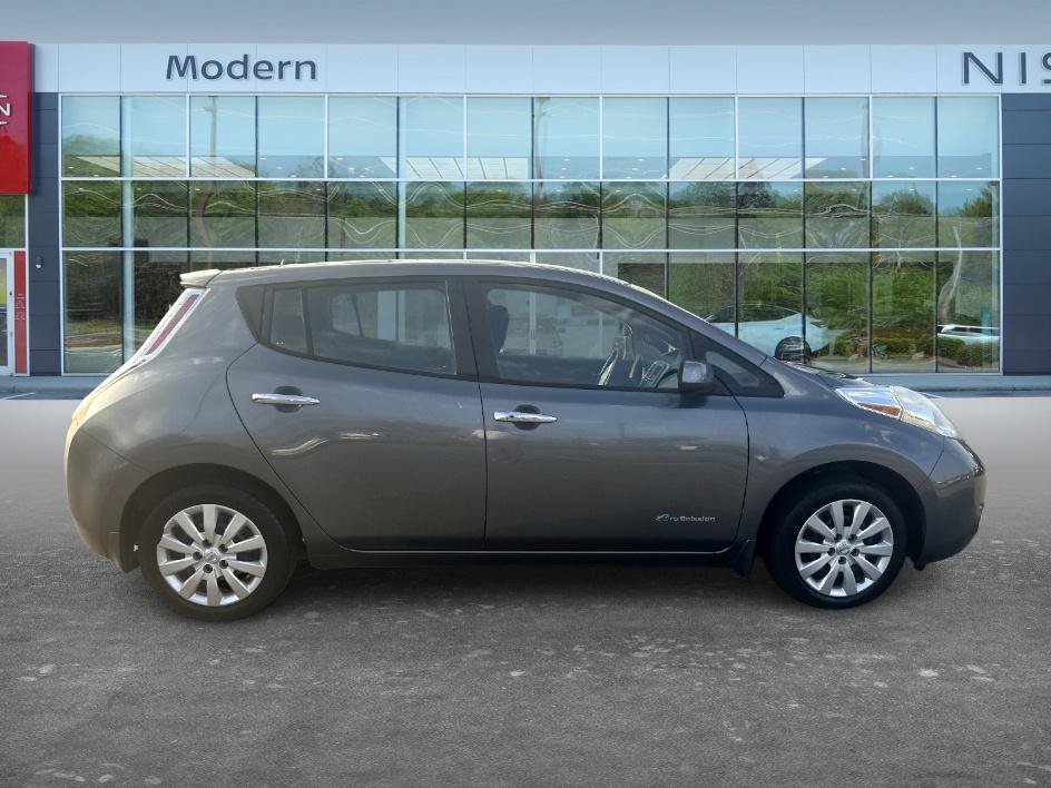 Used 2016 Gun Metallic Nissan S image 4
