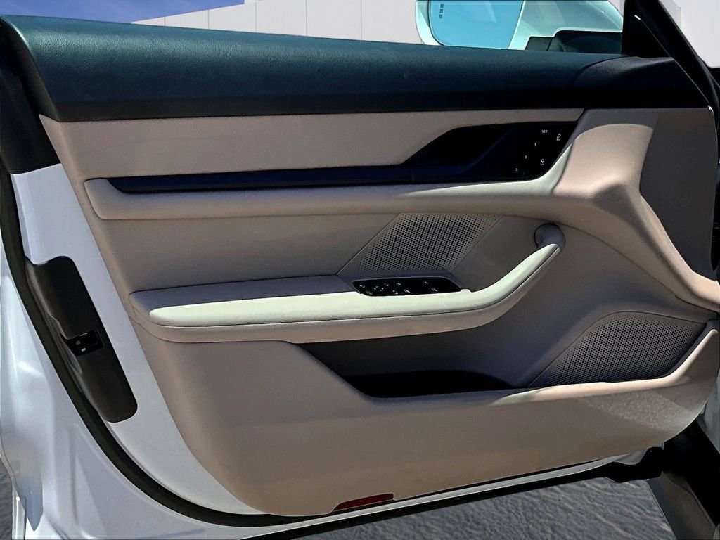 Used 2023 White Porsche  image 19