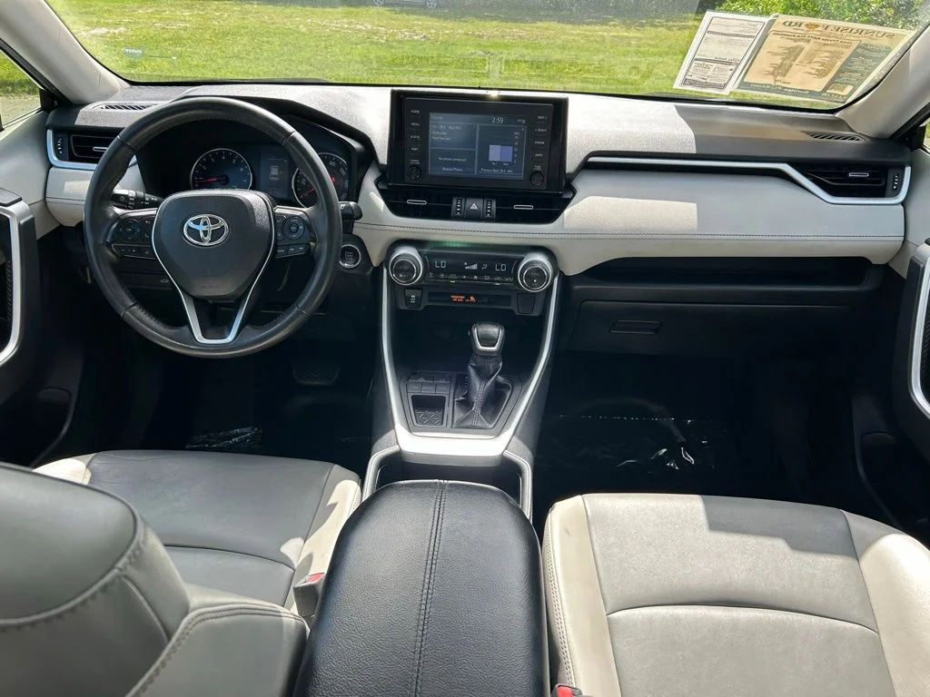 Certified Used 2019 Midnight Black Metallic Toyota XLE Premium image 10
