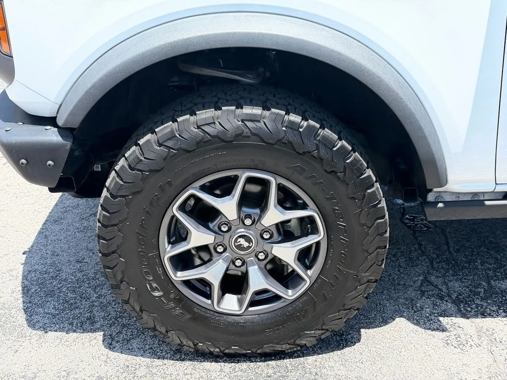 Used 2024 Oxford White Ford Badlands image 18