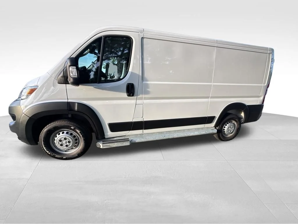 Used 2025 White Ram Base image 2