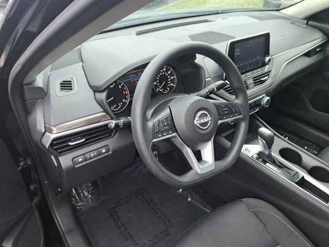 2025 Nissan Altima SV - Photo 13