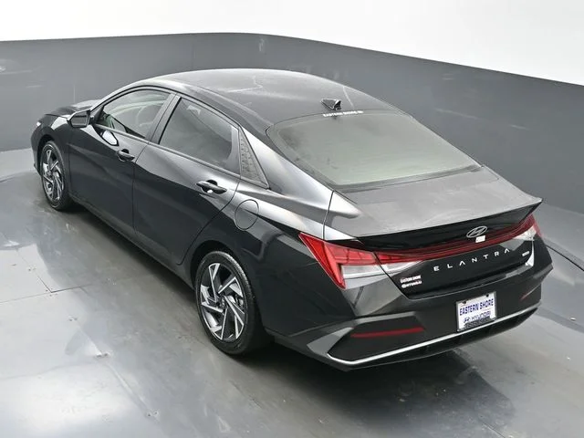 Used 2025 Black Hyundai SEL Sport image 43