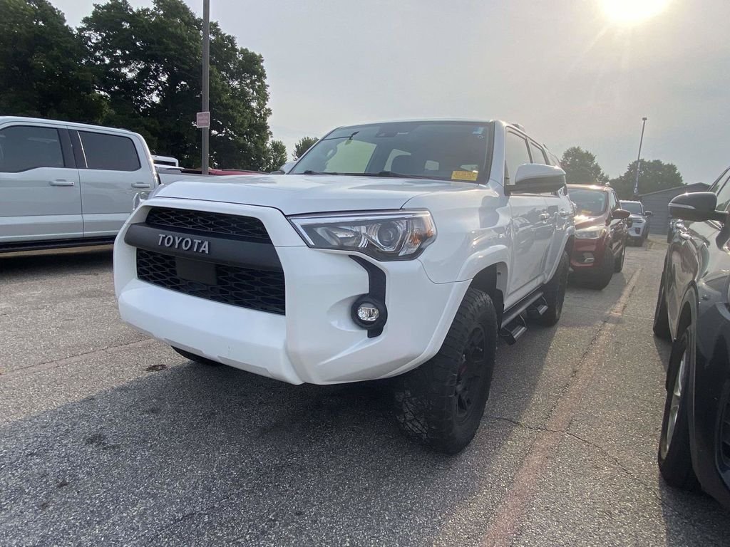 Used 2022 White Toyota SR5 image 3