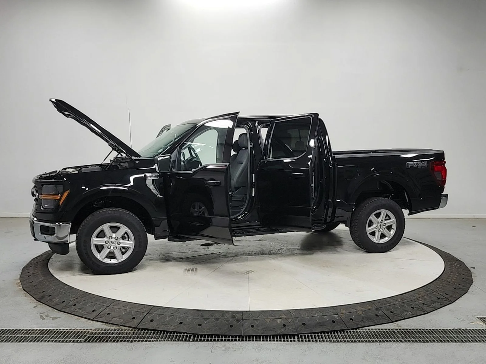 New 2026 Agate Black Metallic Ford XLT image 12