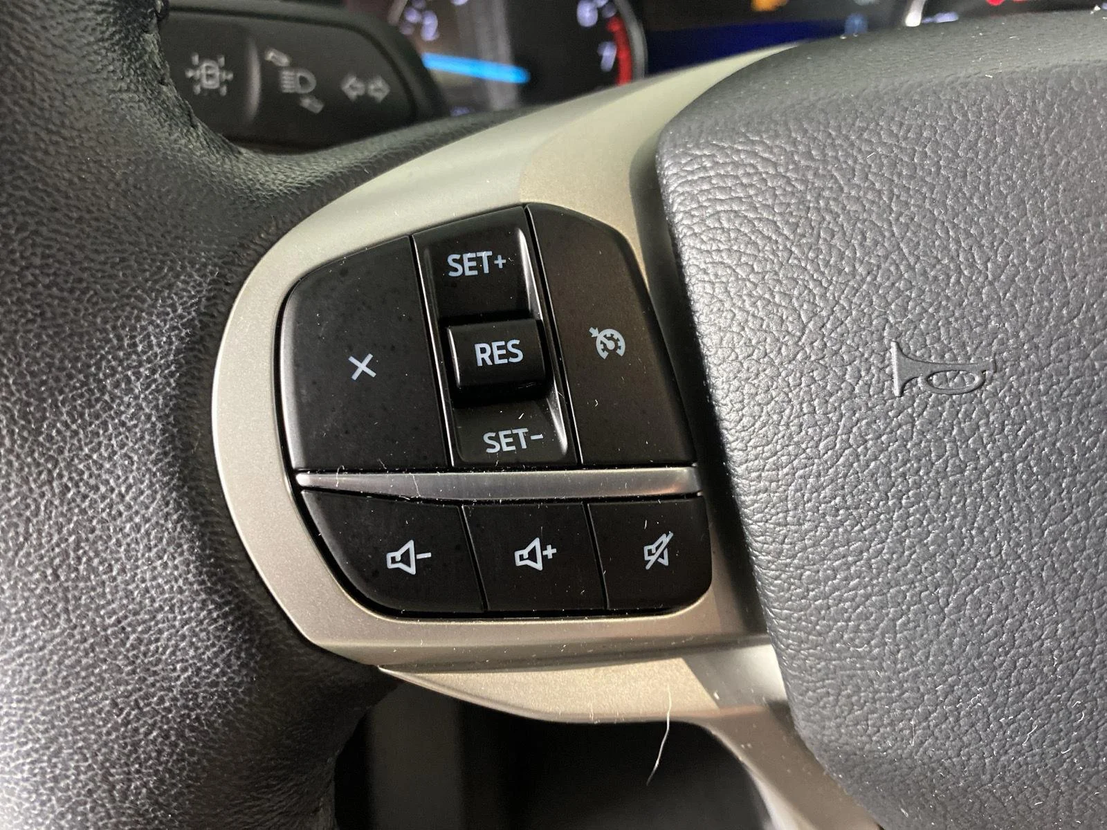 Used 2023 Iconic Silver Ford XLT image 18