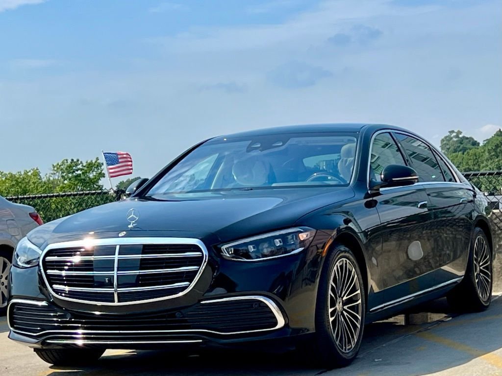 Certified Used 2024 Black Mercedes-Benz S 580e image 4
