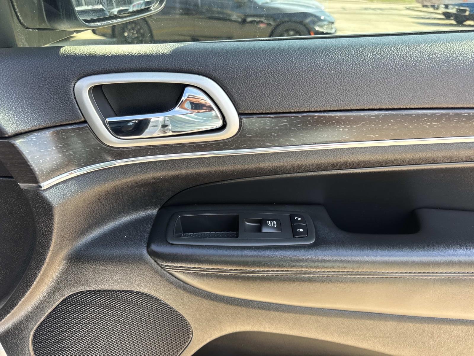 Used 2018 Bright White Clearcoat Jeep Limited image 14