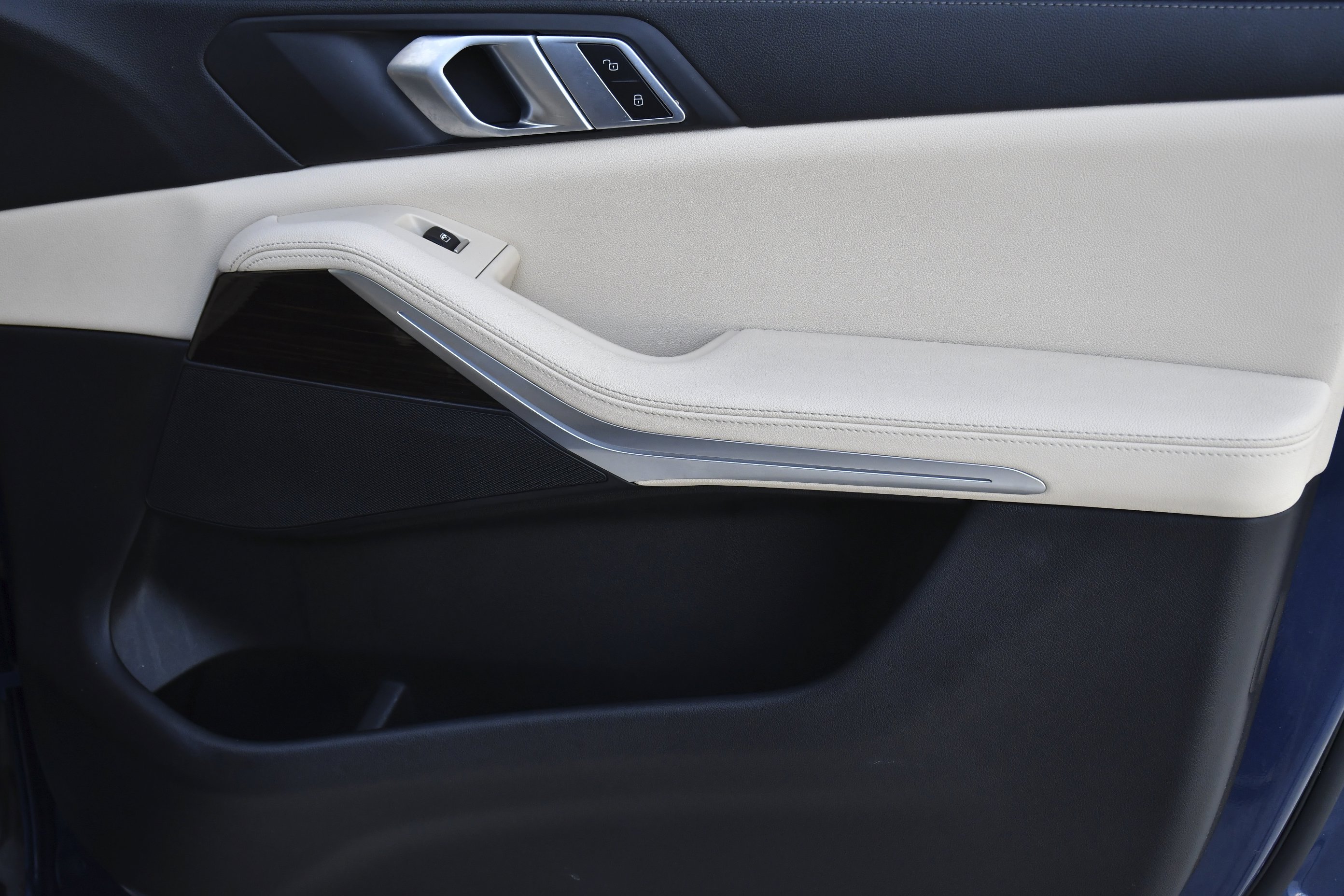 Used 2019 Phytonic Blue Metallic BMW xDrive40i image 28