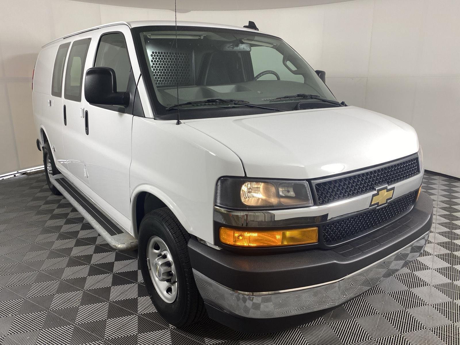 Used 2025 Summit White Chevrolet Work Van image 10