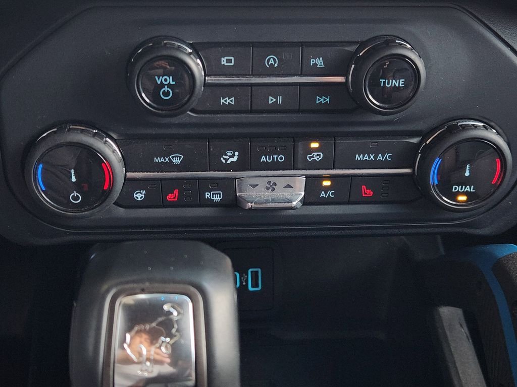 Used 2022 Shadow Black Ford Outer Banks image 19