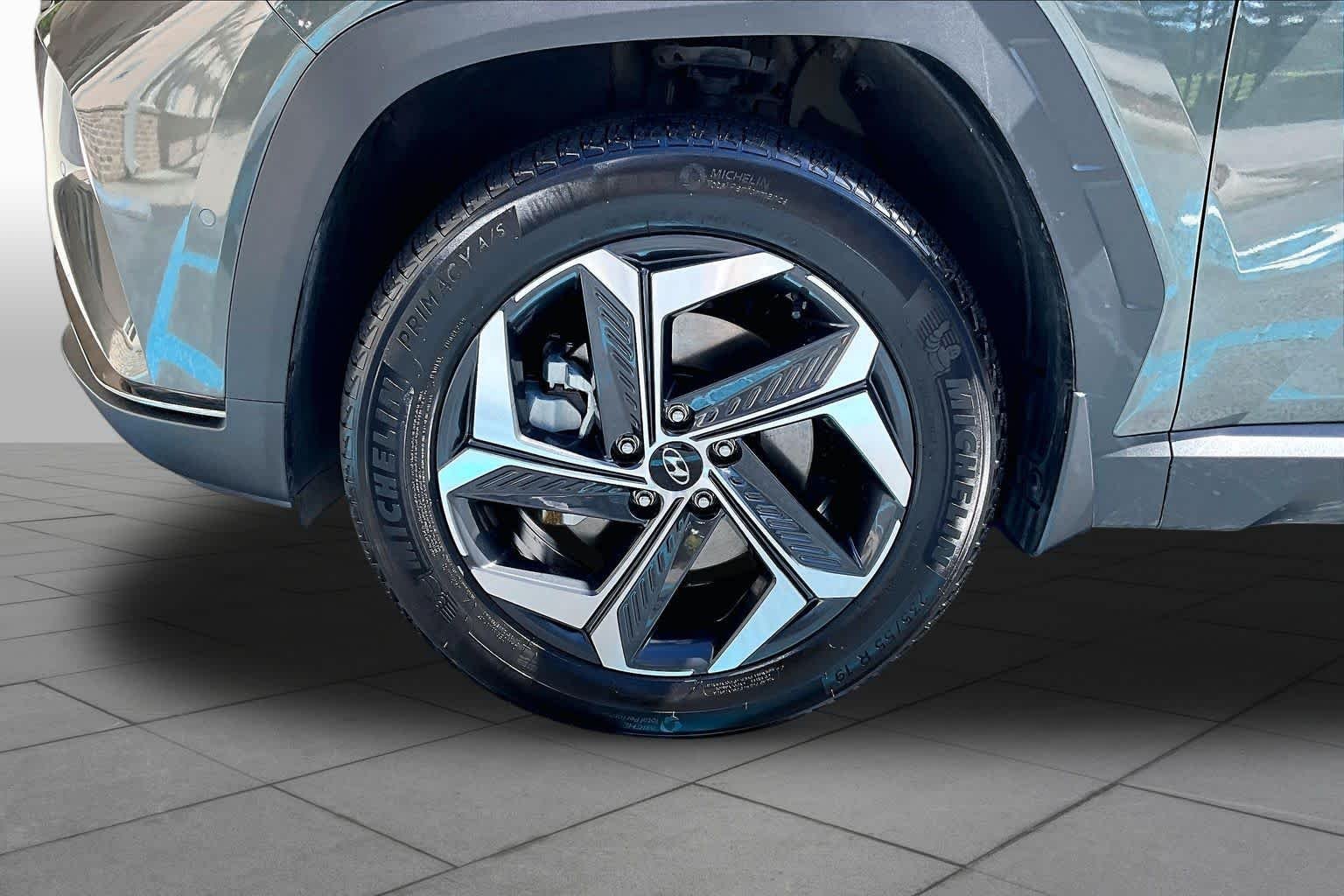 Used 2024 Amazon Gray Hyundai Limited image 11