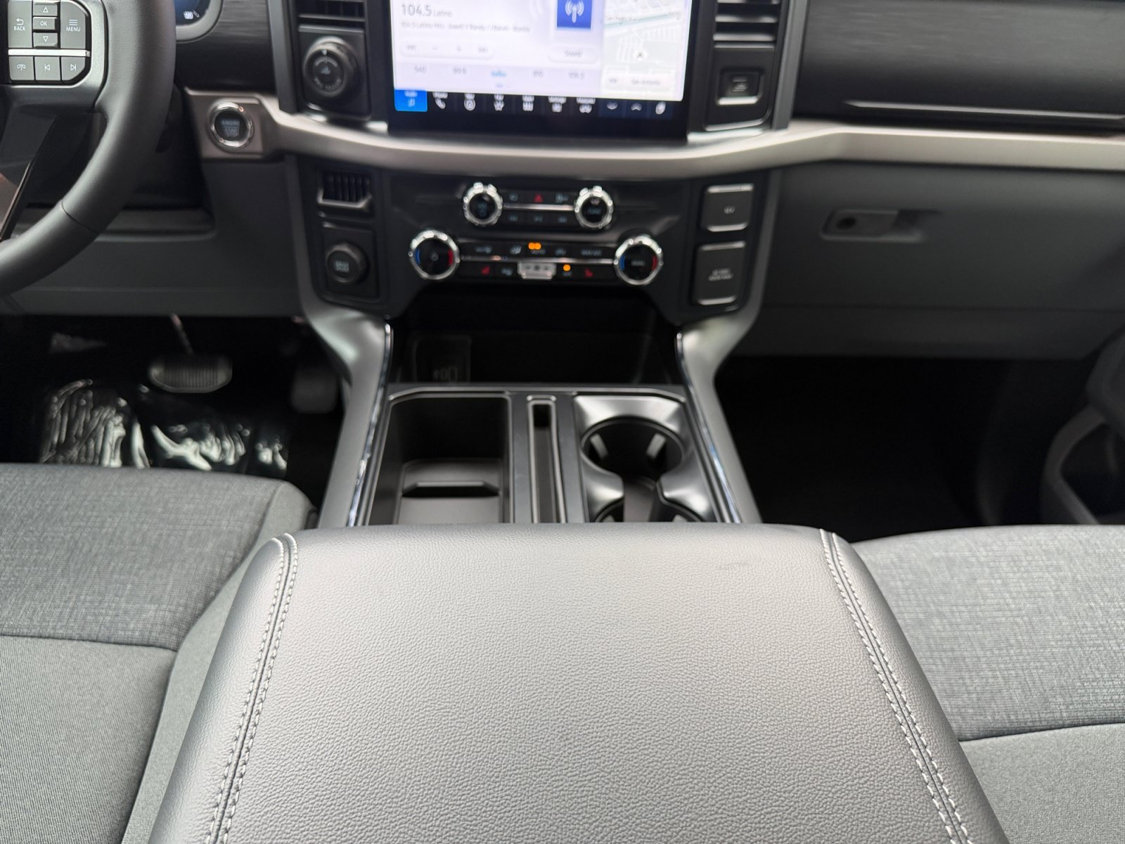 New 2026 Carbonized Gray Metallic Ford XLT image 12